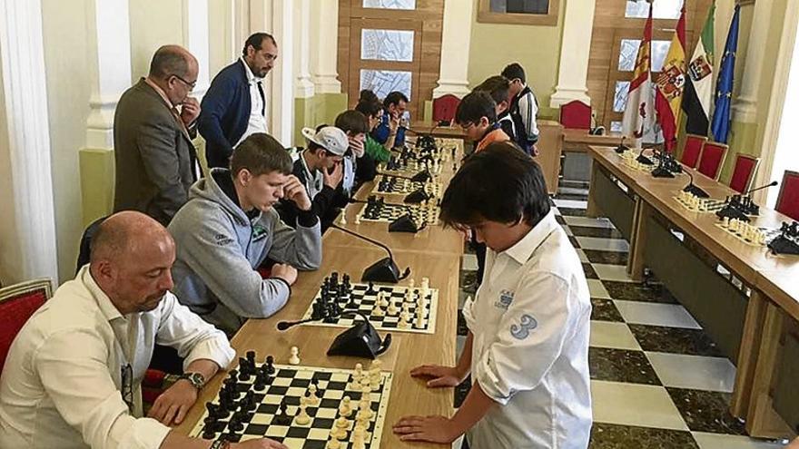 El club de ajedrez de Cáceres denuncia que se ha dejado de invertir en este deporte
