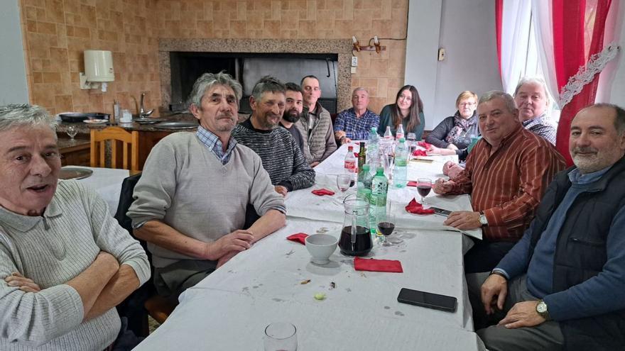 Los comuneros celebraron una comida de confraternización en el local social tras la asamblea.