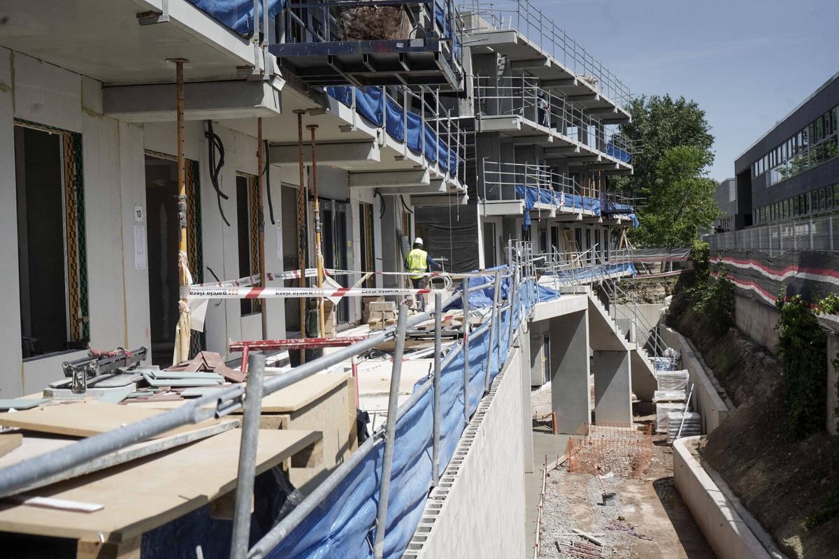 Visita a les obres de l'edifici d'habitatge cooperatiu en cessió d'ús de Manresa, La Bertrana