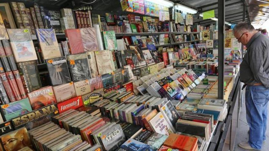 Los libreros resisten a las ventas online