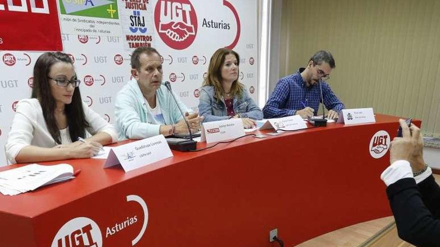 Por la izquierda, los representantes sindicales Guadalupe Lorenzo, Juanjo Azcano, Elena Casas y Félix Jara.