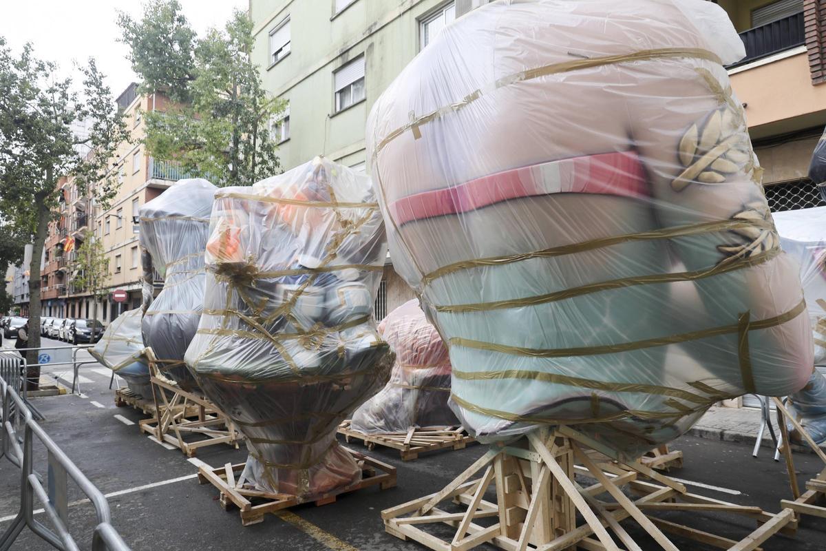 Las primeras piezas de la falla Ángel del Alcázar de Torrent comienzan a llegar.
