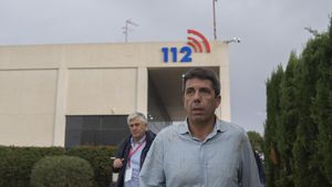 El president de la Generalitat, Carlos Mazón, durante su visita al centro del 112
