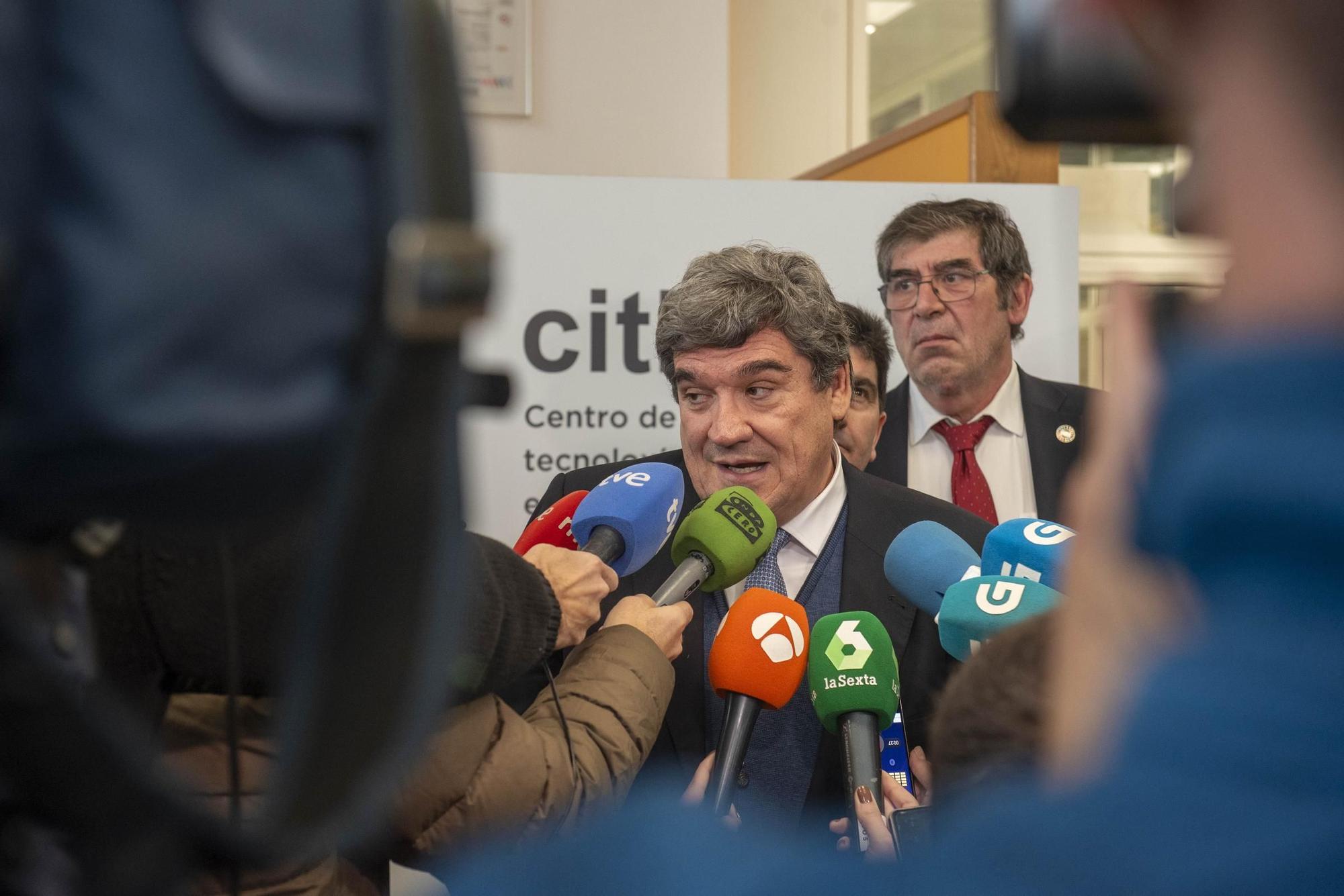 El ministro Escrivá visita instalaciones de la Universidade da Coruña