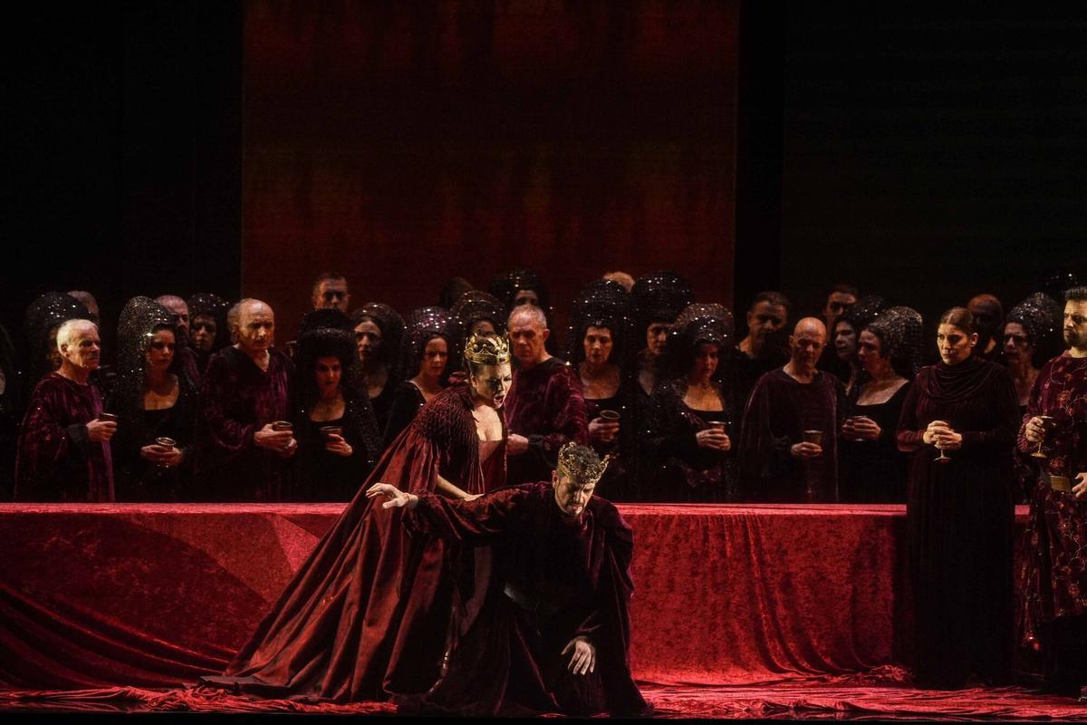 Córdoba estrena 'Macbeth' con ovación y lleno en el Gran Teatro