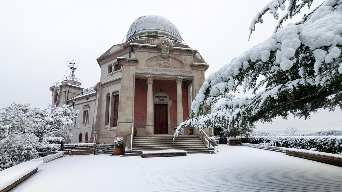 El Observatori Fabra, en Collserola, cubierto de nieve
