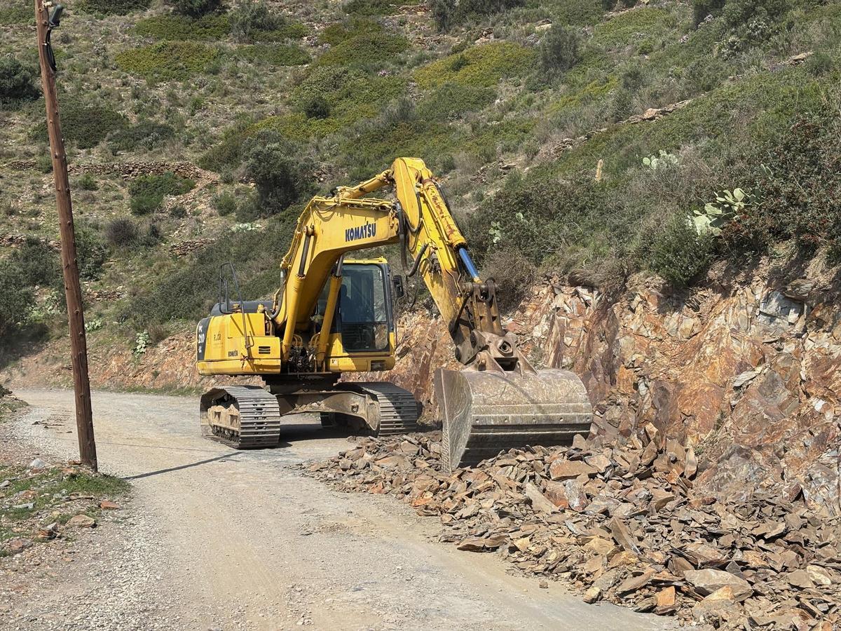 Amb una longitud aproximada de 6.300 metres, el camí públic de Montjoi a Jóncols és una de les vies principals de Cap de Creus.