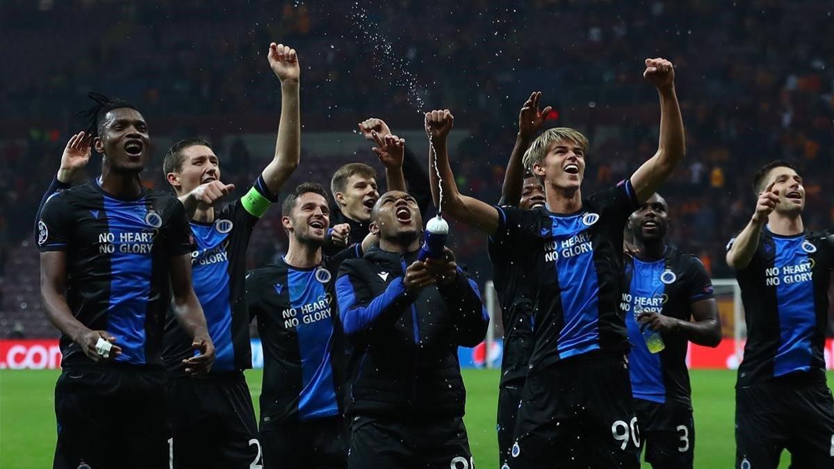 Los jugadores del Brujas celebran una victoria en la Champions.