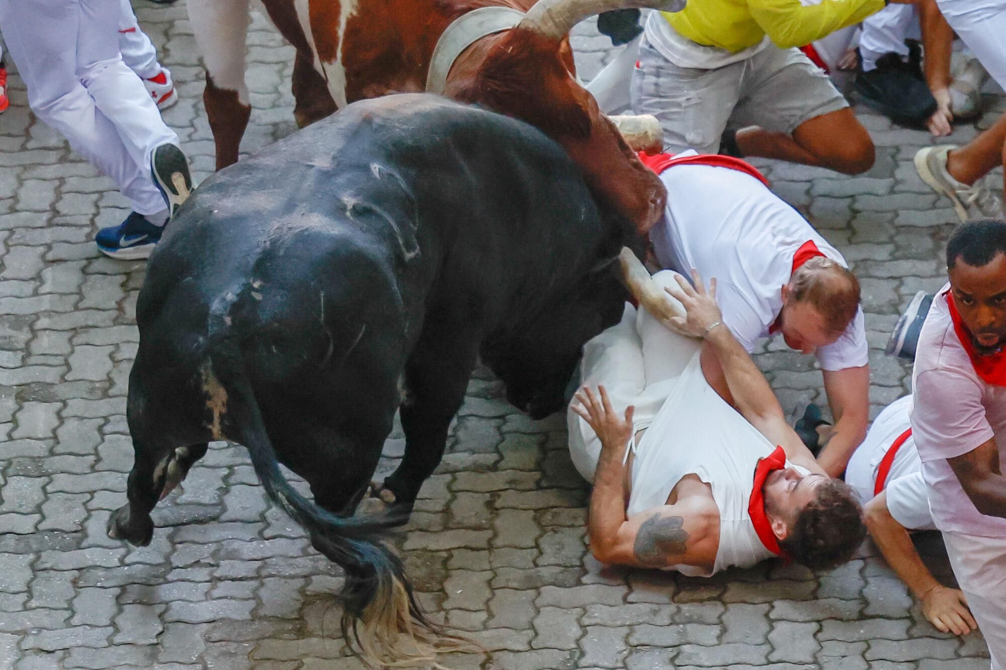Imatges del segon encierro dels Sanfermines 2025