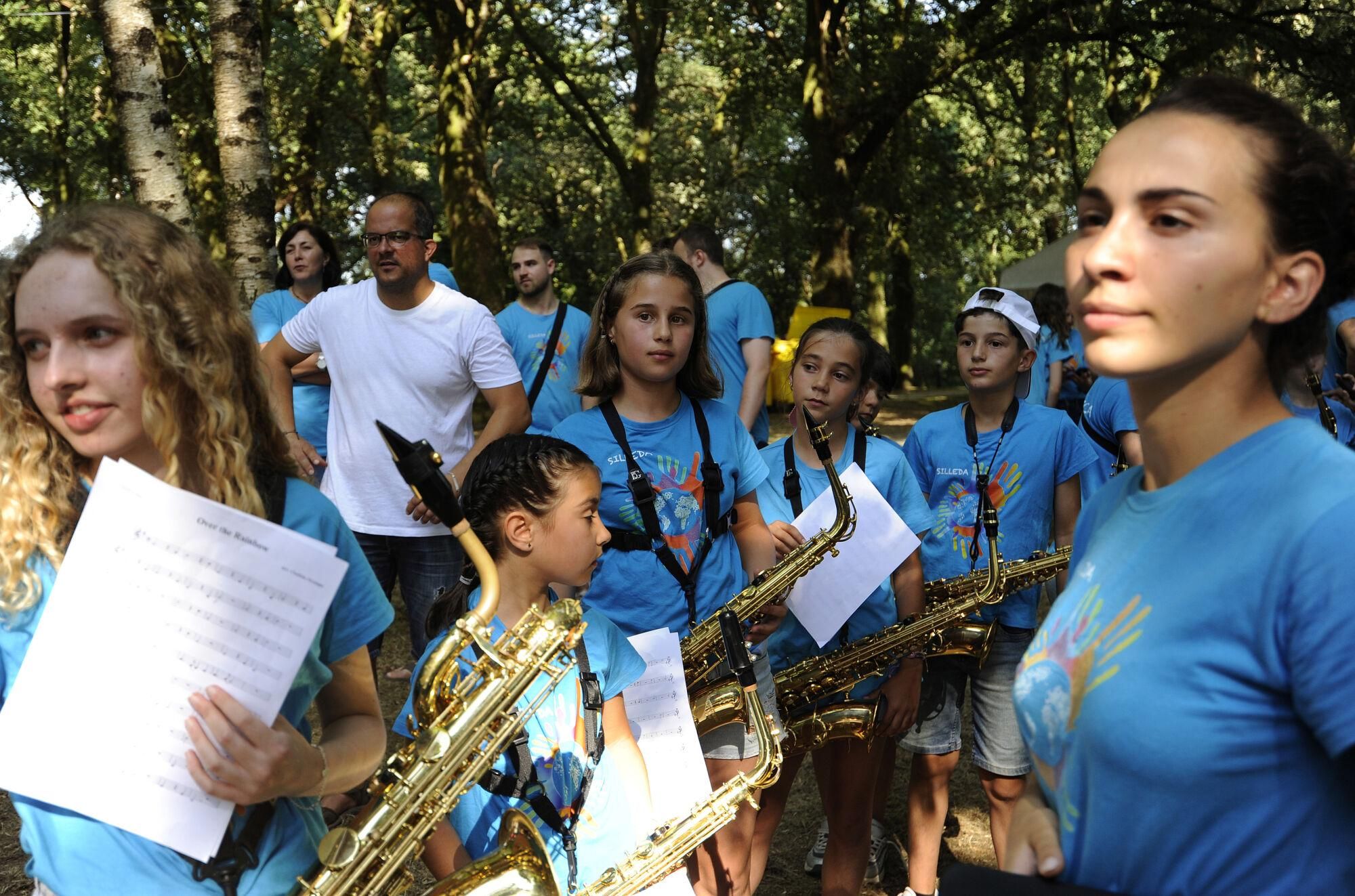 La Banda Municipal de Silleda homenajea al teatro musical y la de Lalín celebra su romería