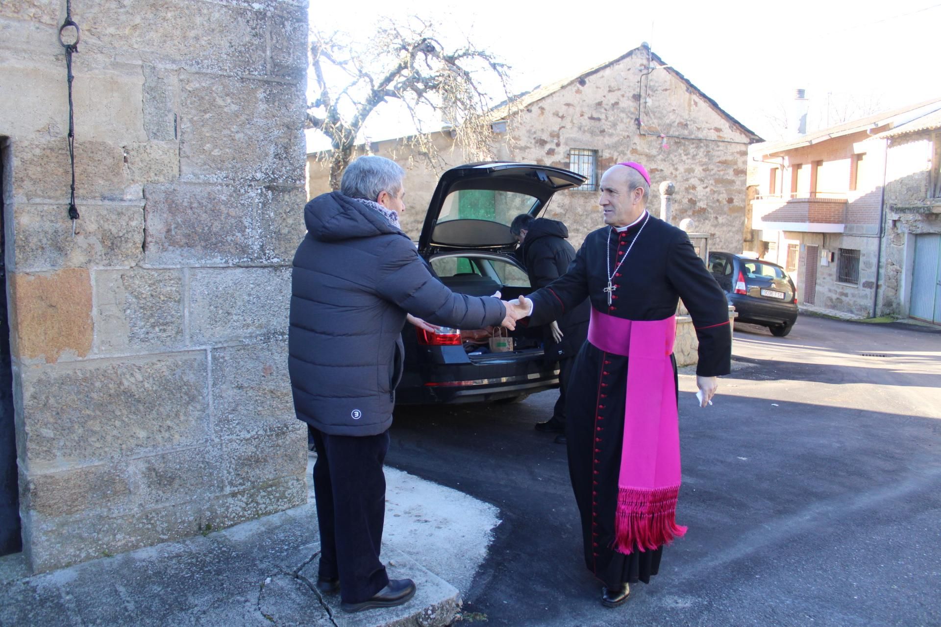 GALERÍA | El Obispo de Astorga, de ruta por Sanabria