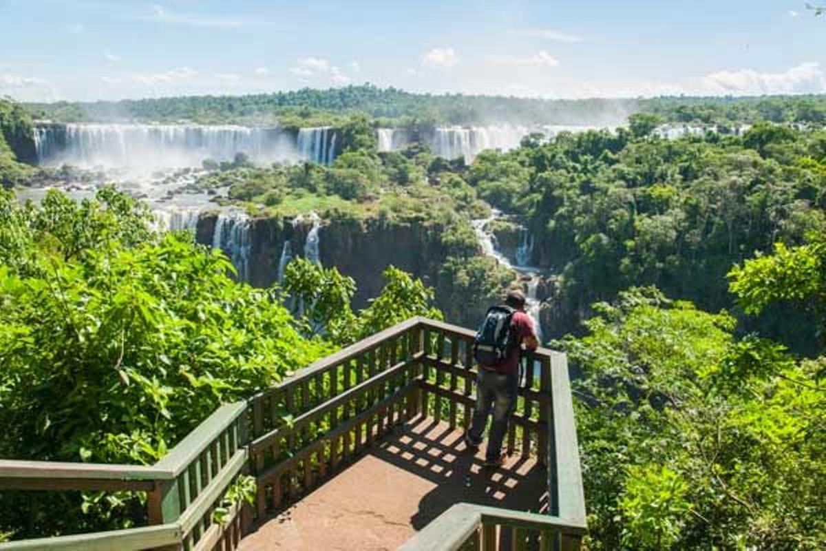 Cataratas de Iguazú vistas desde el estado de Paraná, en Brasil.