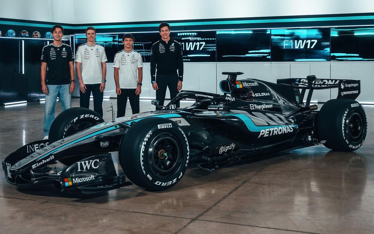 Mercedes, presentando su W17