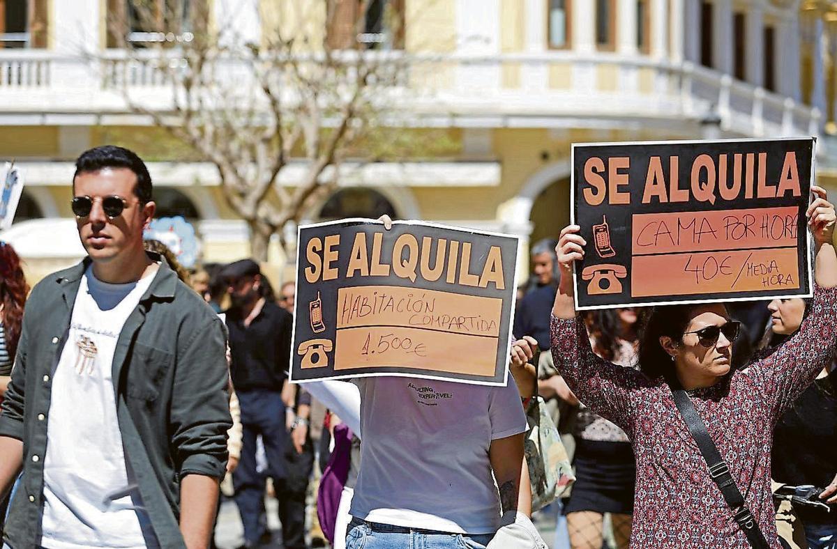 Imagen de archivo de una protesta en Ibiza contra los precios del alquiler. | TONI ESCOBAR