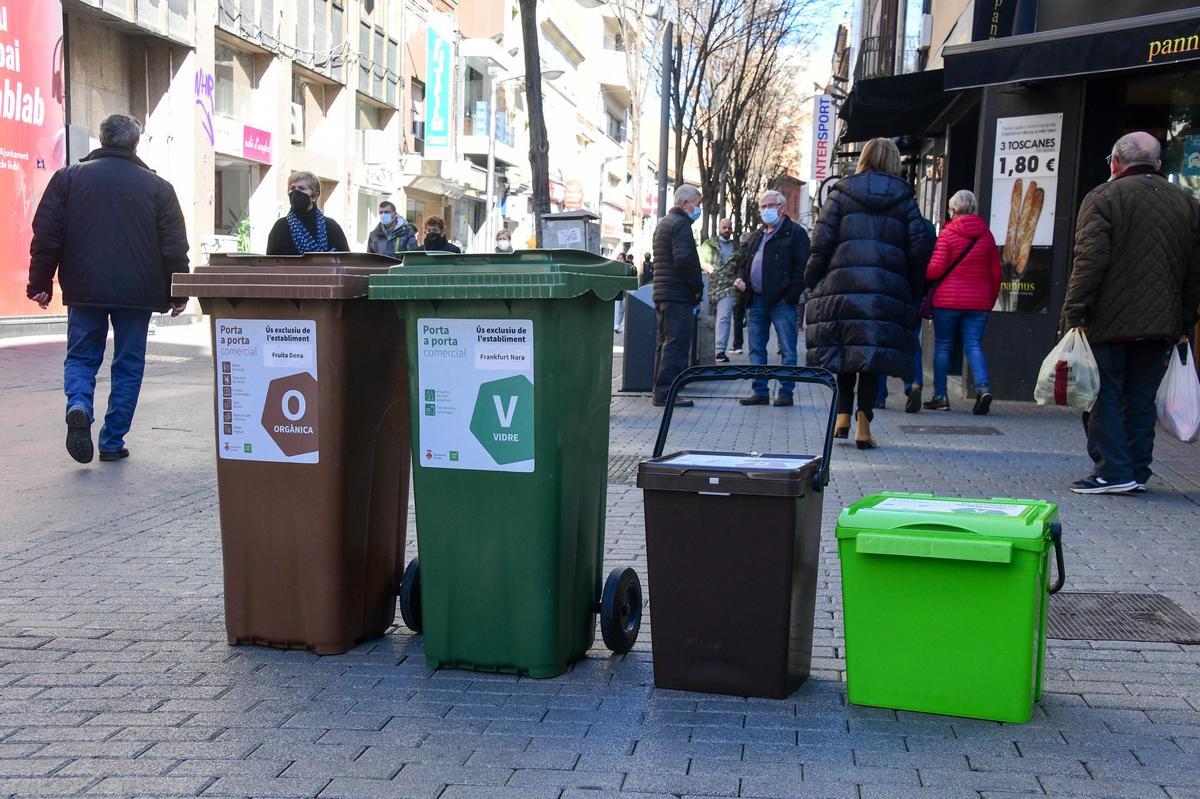 Rubí implanta la recollida porta a porta als comerços de l’àrea de vianants Rubí implanta la recollida porta a porta als comerços de l’àrea de vianants