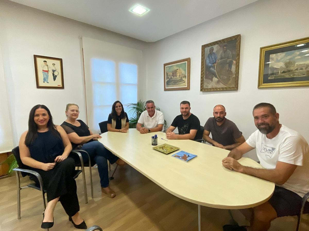 Reunión de la teniente de alcalde del Grau con las entidades festeras y la asociación gastronómica.