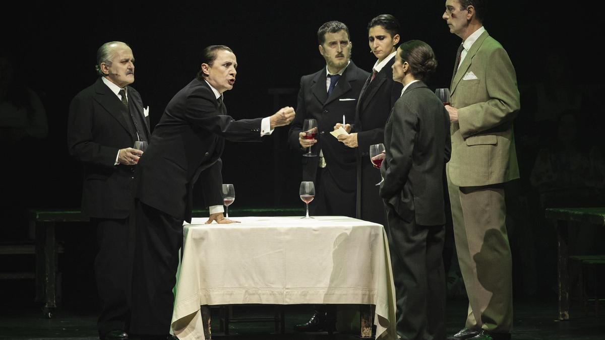 De izqda a dcha, Antonio Durán, Blanca Portillo, Juan Vinuesa, Alba Flores, Natalia Hernández y Paco Ochoa