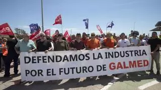 Protesta contra el cierre de Galmed en la subdelegación del gobierno