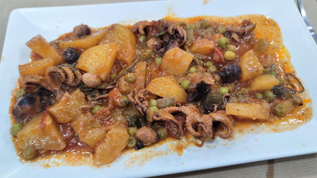 El estofado de pulpitos del menú del día de Bar Granja Rocxi.