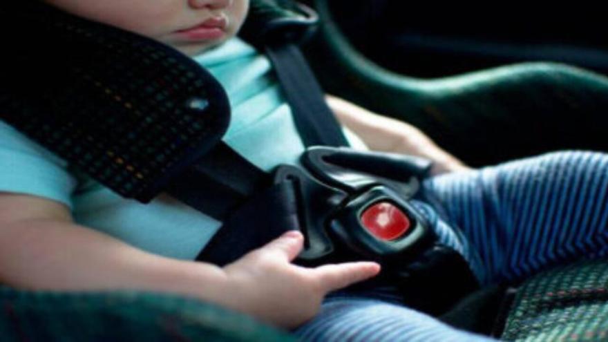 La madre del niño que murió encerrado en un coche: se despistó y se fue a trabajar