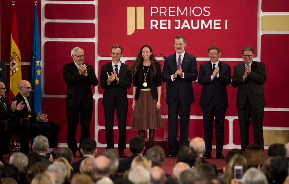 Instante de la ceremonia de entrega de los Premios Jaume I en la Lonja de València.