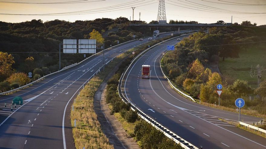 Transportes adjudica por 15,75 millones de euros un contrato para la conservación de 183,3 kilómetros de carreteras en Cáceres