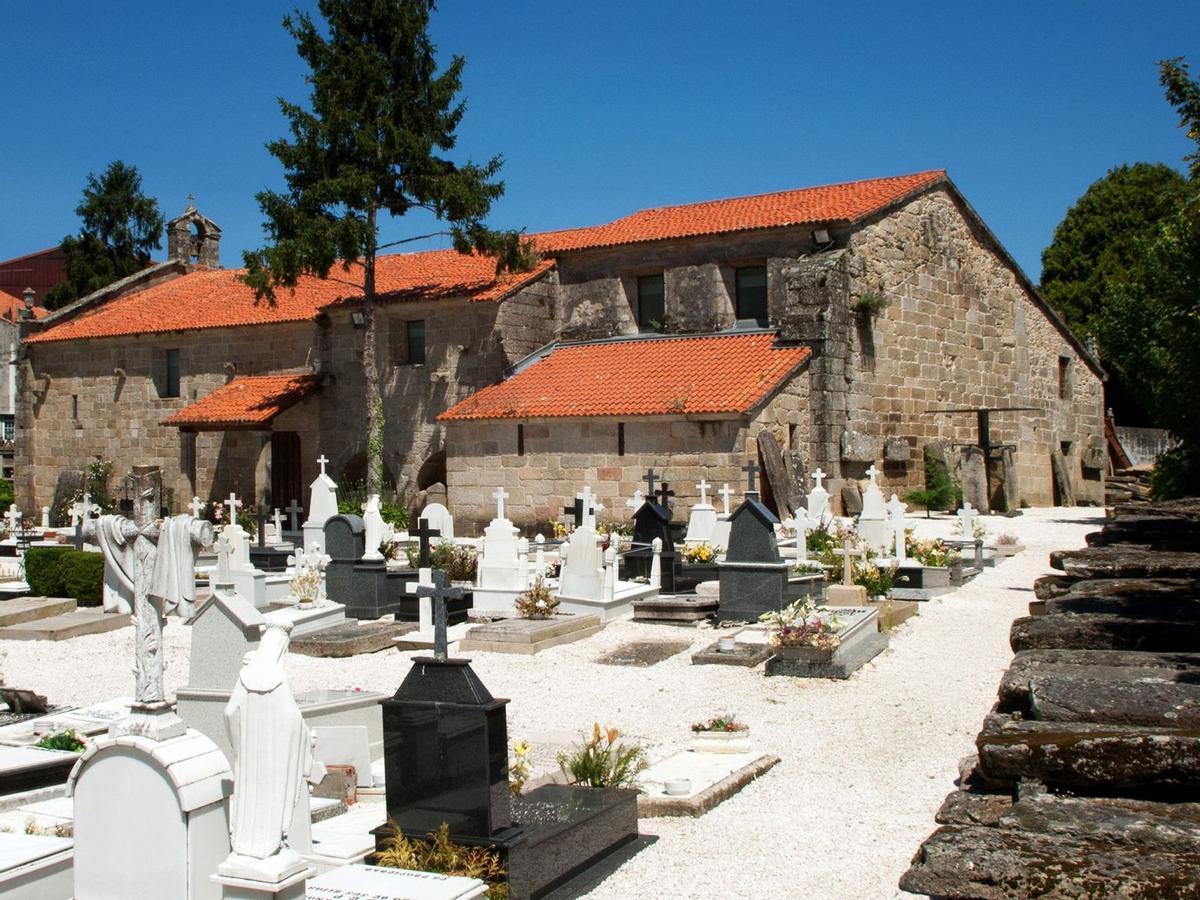 Igrexa de Santa María a Nova e as laudas sepulcrais.