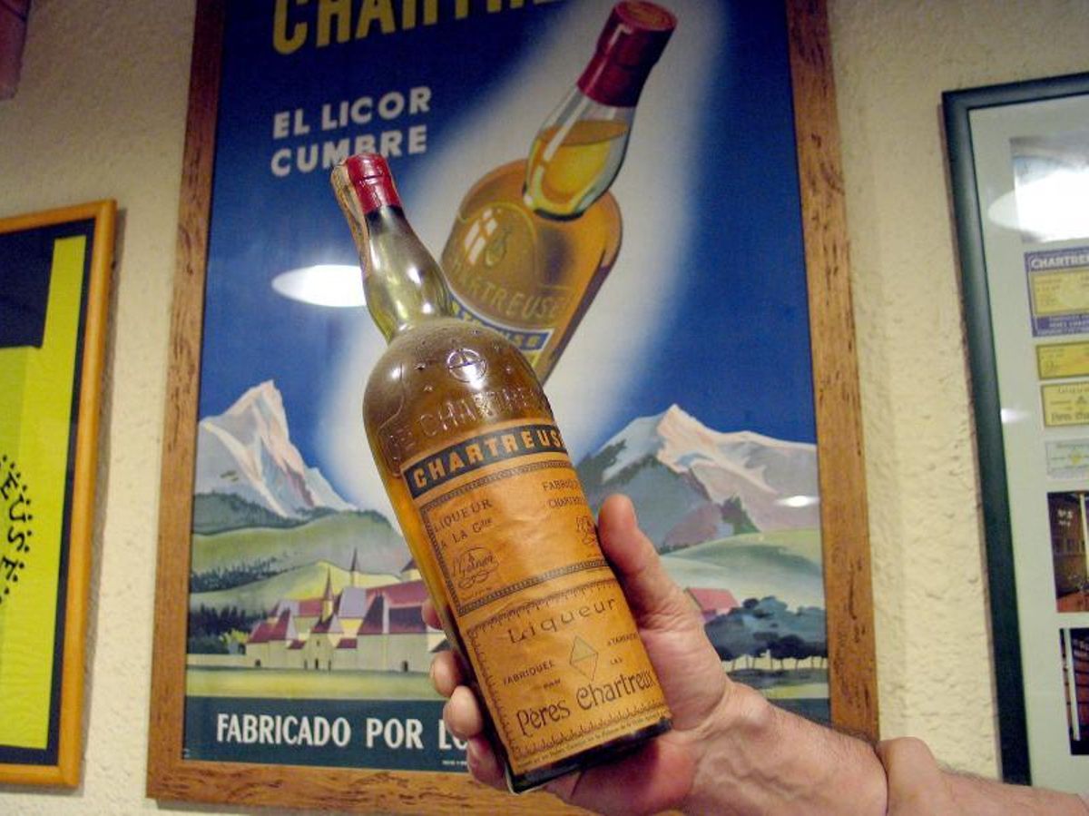 Una botella del licor Chartreuse fabricado en Tarragona, antes de 1990. Ahora son objetos de coleccionismo.