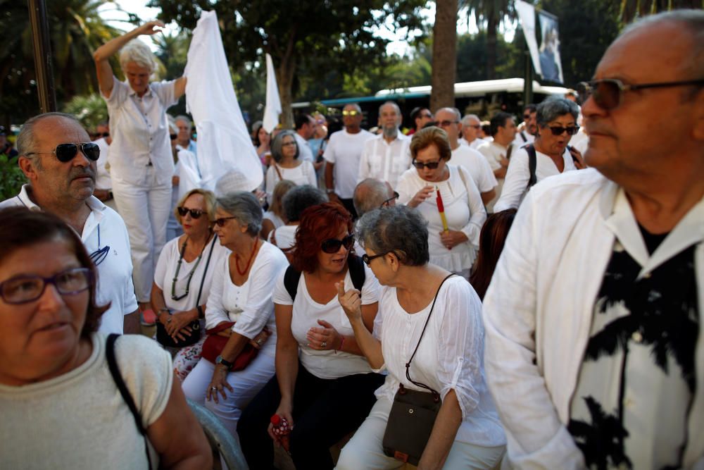 Concentración en Málaga por el diálogo entre el Gobierno y a la Generalitat