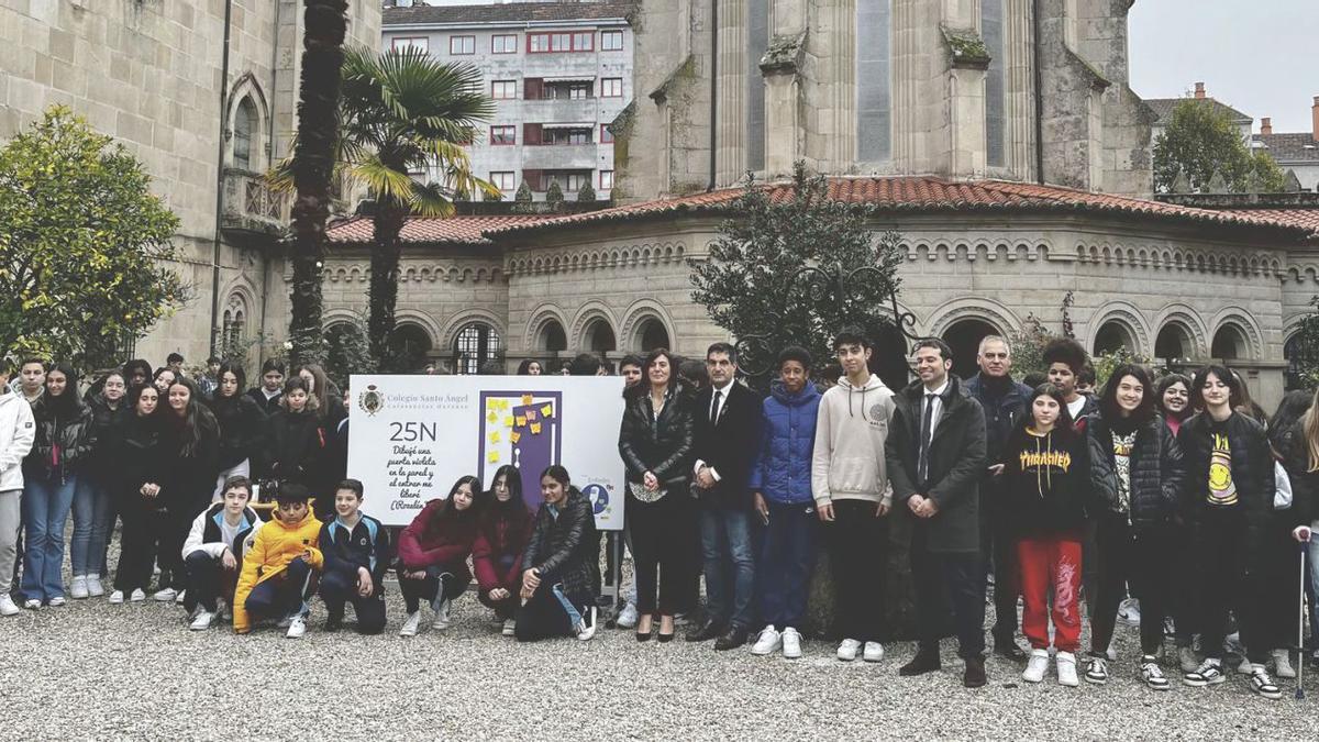 Acto de clausura del proyecto En Redes, ayer, en el colegio Santo Ángel de Ourense. |   // FDV