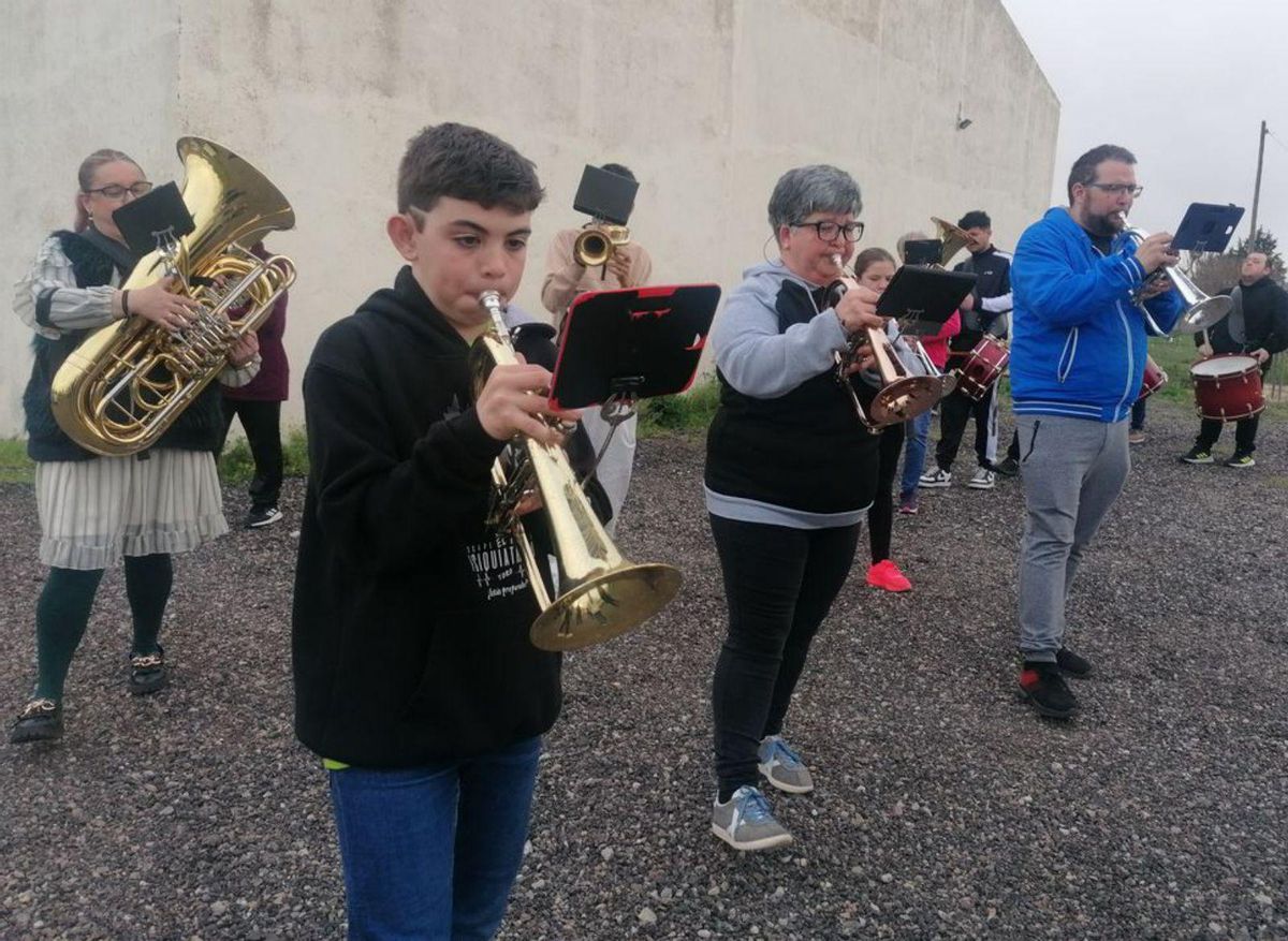 Tres generaciones de toresanos, unidas por la música