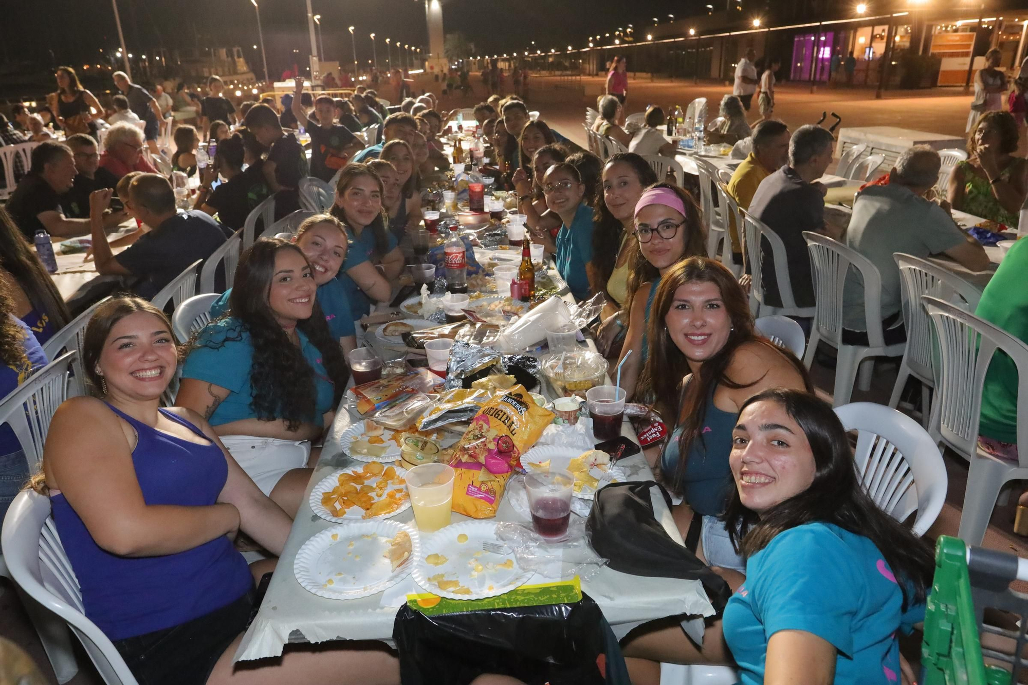 Sopar de pa i porta en las fiestas de Sant Pere del Grau de Castelló