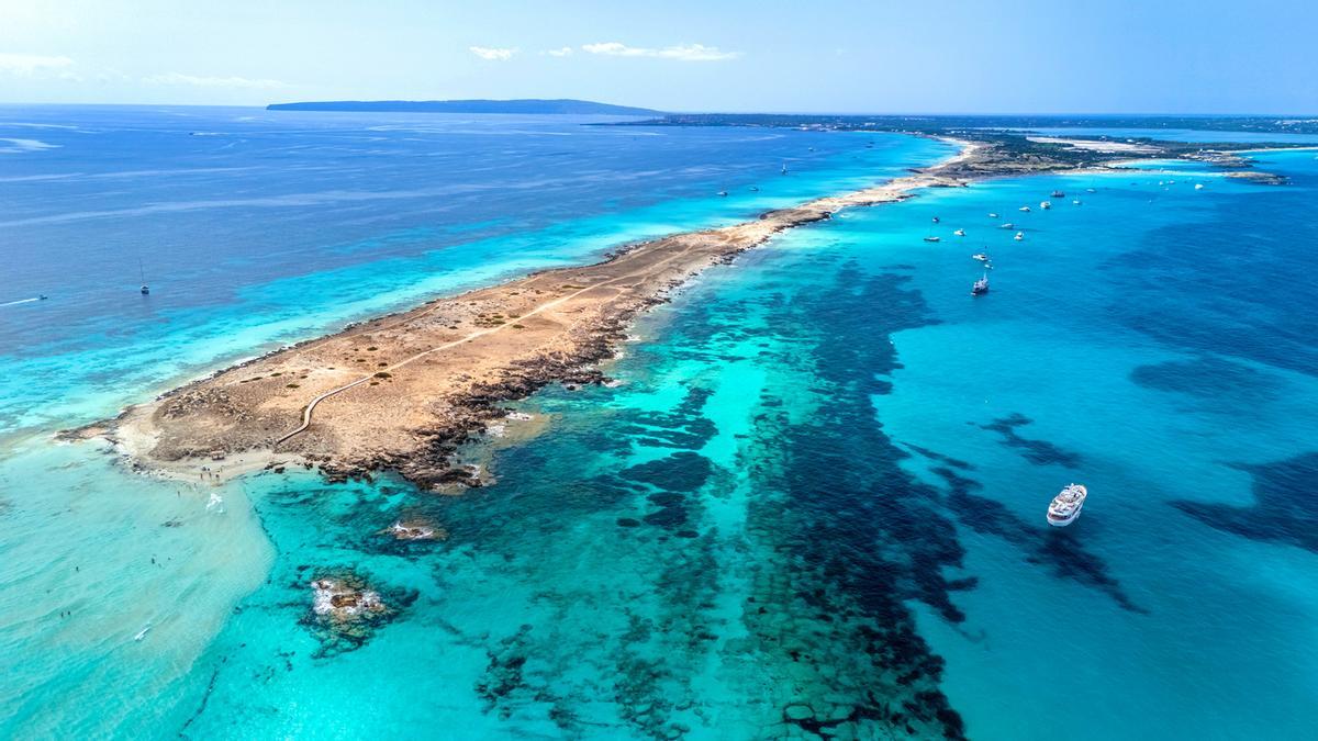 La recomendación en Ses Illetes: mejor andar al fondo para encontrar la verdadera tranquilidad.