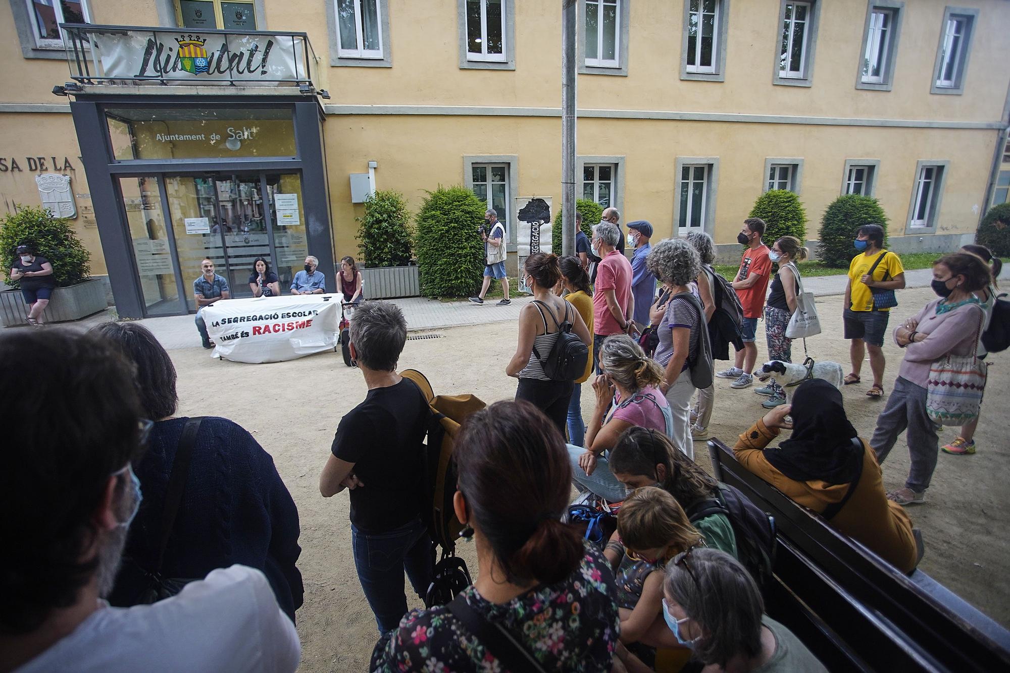 Nova protesta a Salt contra la segregació escolar al municipi