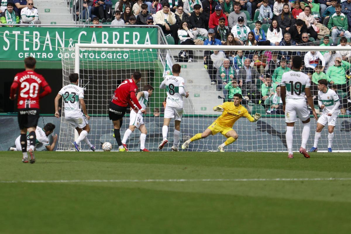 Muriqi envió fuera una clarísima ocasión de gol.