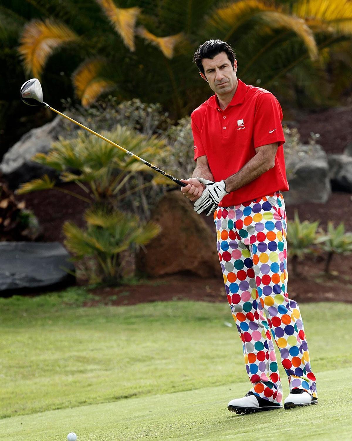 Luis Figo jugando al golf