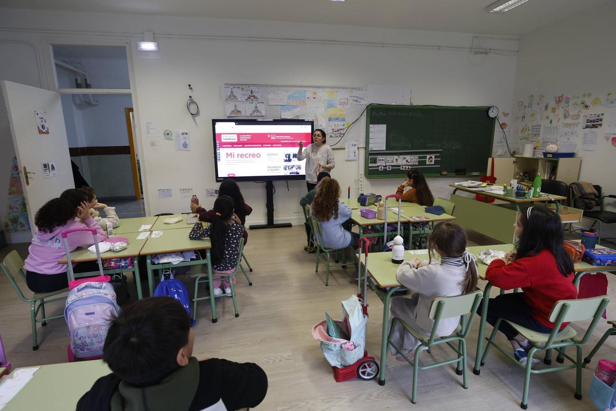 Así es el día a día en un colegio en obras: el Rey Pelayo de Gijón empieza a ver la luz al final del túnel dos años después del derrumbe (en imágenes)