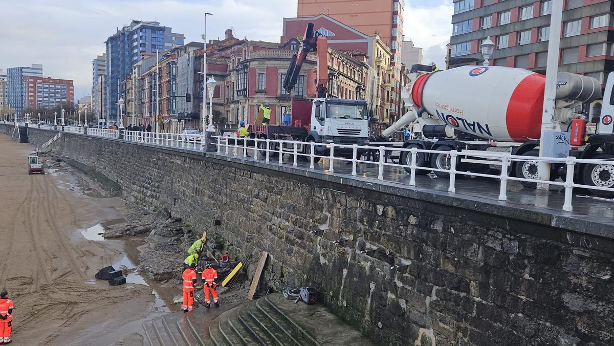 El temporal obliga a reforzar la estructura del Muro de San Lorenzo por precaución (en imágenes)