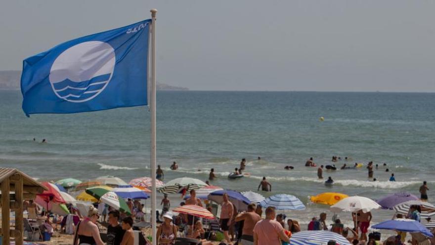 Alicante lidera las banderas azules en España