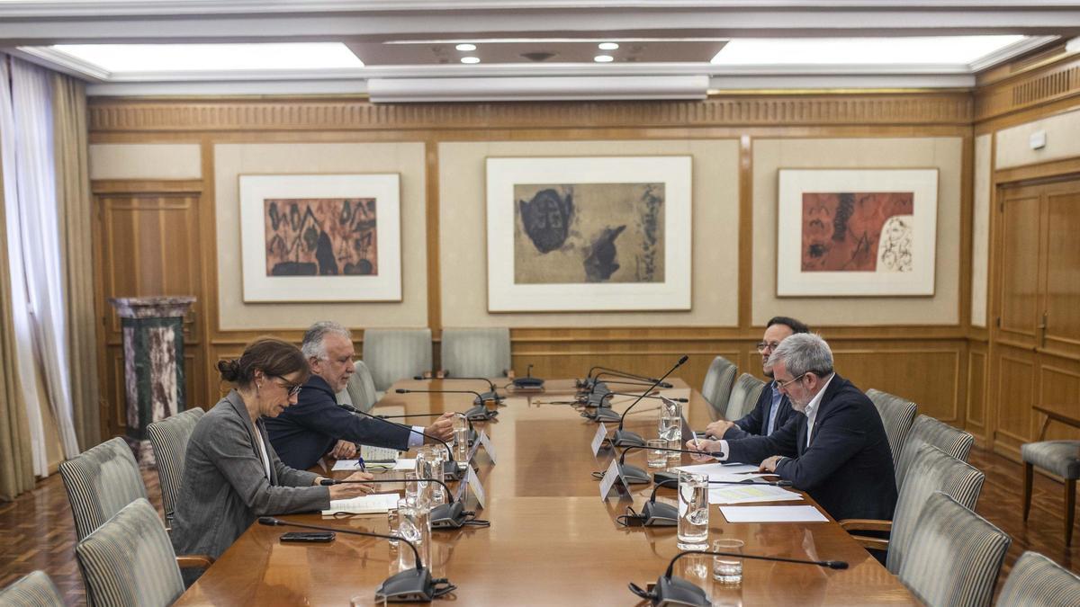 Clavijo sobre el crucero con hantavirus: "No atracará en Canarias, solo fondeará y la evacuación será con una lancha"