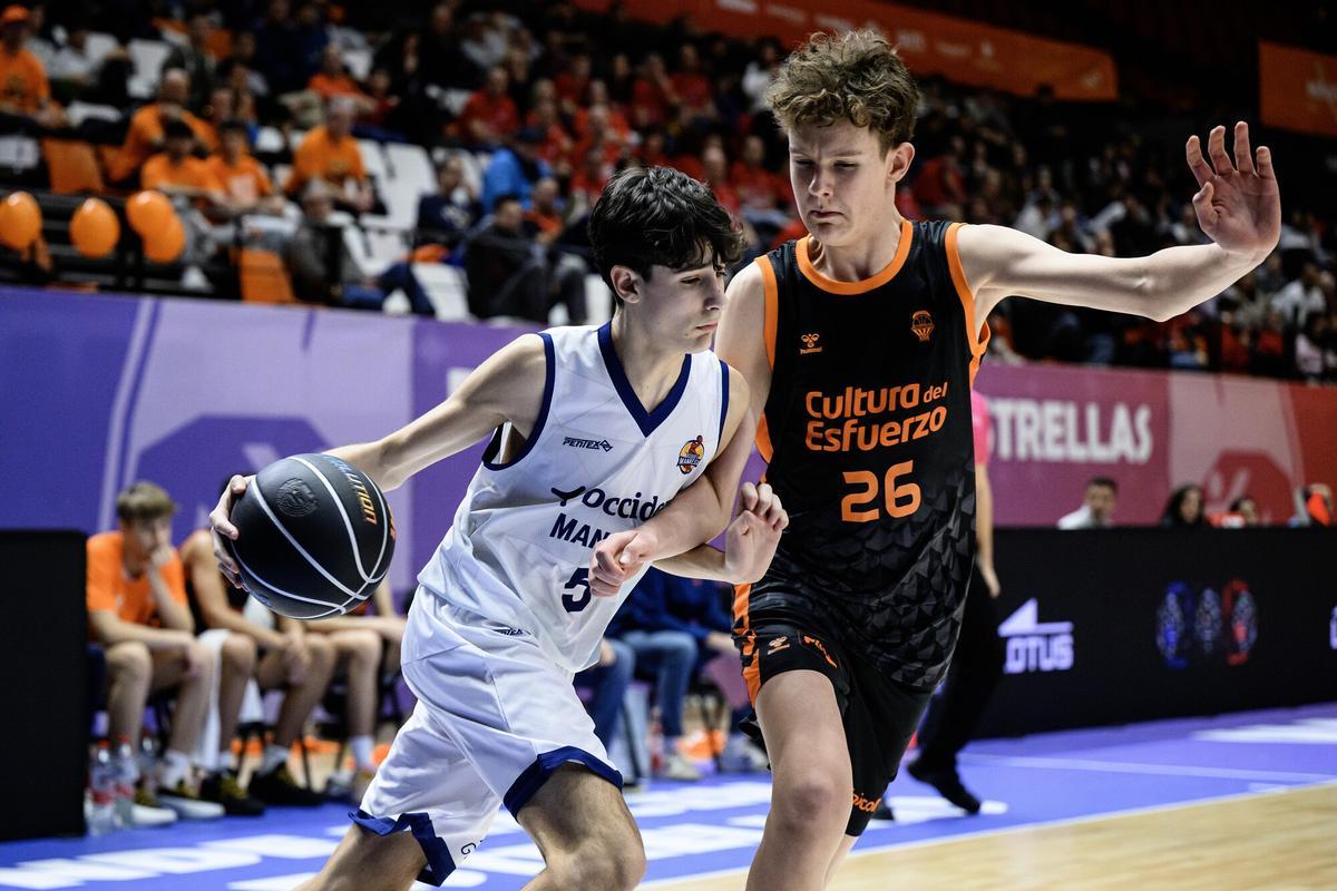 Èric Peña, perseguit pel gegant Czarniecki