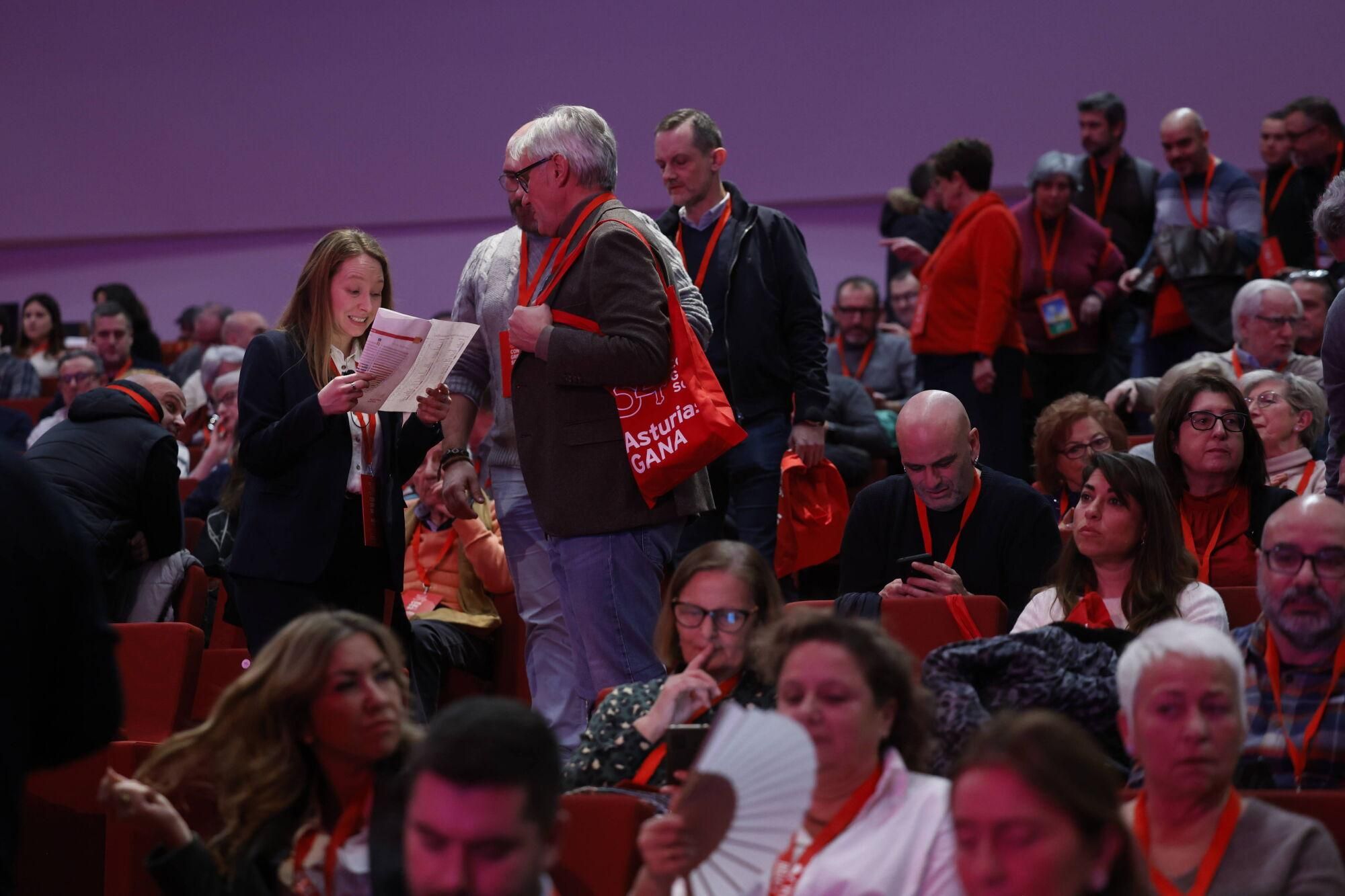 EN IMÁGENES: Pedro Sánchez y Adrián Barbón abren el congreso del PSOE asturiano
