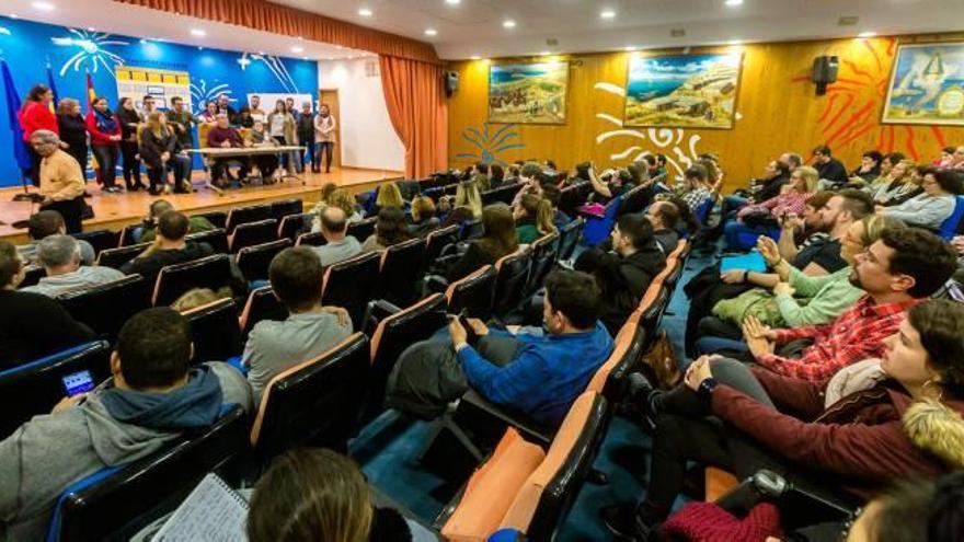 Un momento de la asamblea de l&#039;Associació de Penyes celebrada ayer en la Casa del Fester.