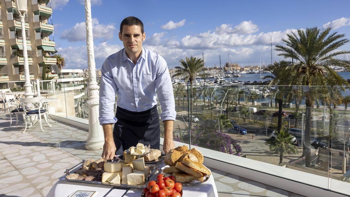El chef pastelero Lluís Pérez ha creado 'Camí', su merienda mallorquina diseñada para disfrutar en el Victoria Grand Café, del hotel Victoria Gran Meliá, en Palma.