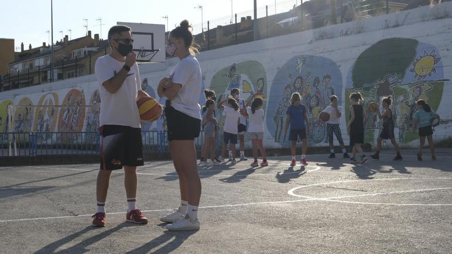 Nens jugant al patí de l&#039;escola La Salle de Manresa