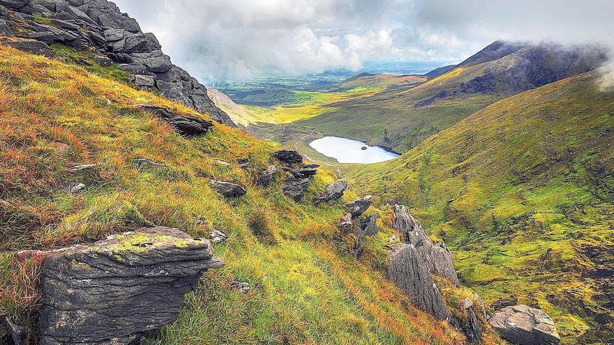 En un mes de junio, por los campos de Irlanda