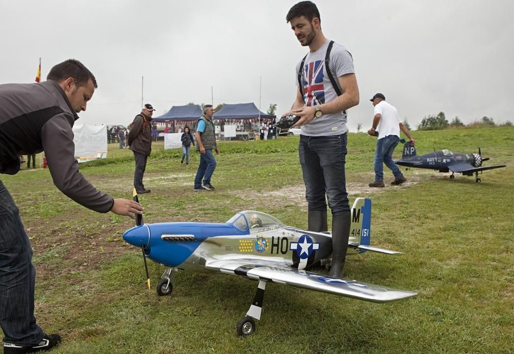 Inauguración de la pista de aeromodelismo del monte Pica Corros, Cenero