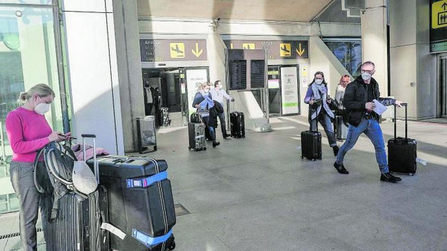 Llegada a Palma de turistas procedentes de Alemania durante este mes , cuya escasez ha sido clave para las islas.