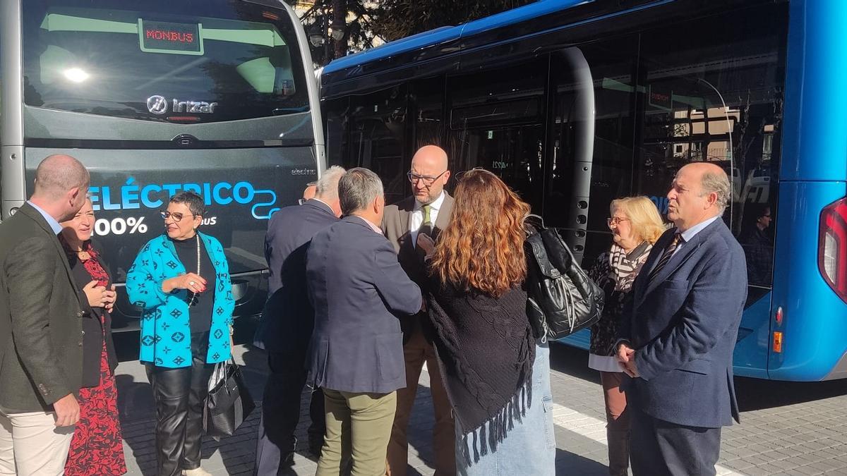 El edil de Movilidad estuvo acompañado por colectivos vecinales y comerciales de El Carmen.