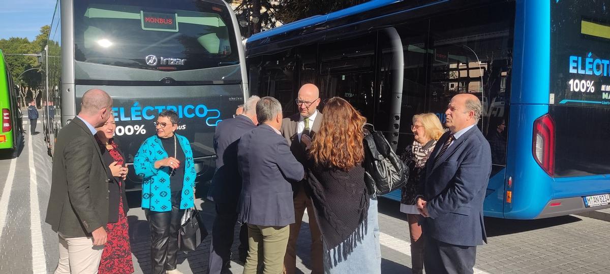 El edil de Movilidad estuvo acompañado por colectivos vecinales y comerciales de El Carmen.